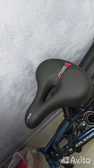 Седло велосипедное со светоотражателем