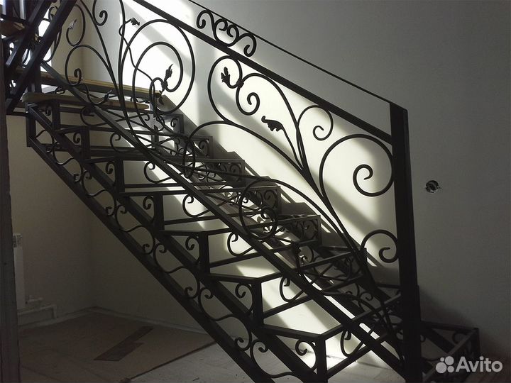 Лестница на металлокаркасе