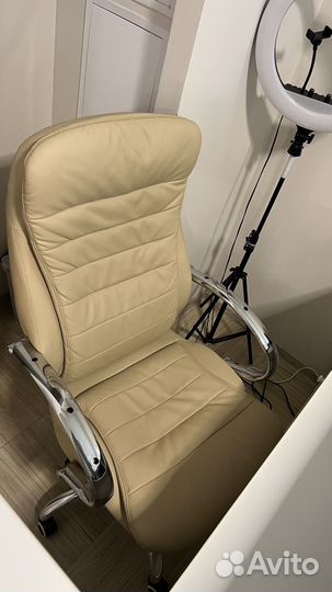 Офисное кожанное кресло руководителя