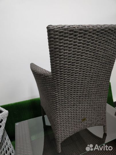 Кресло, столик