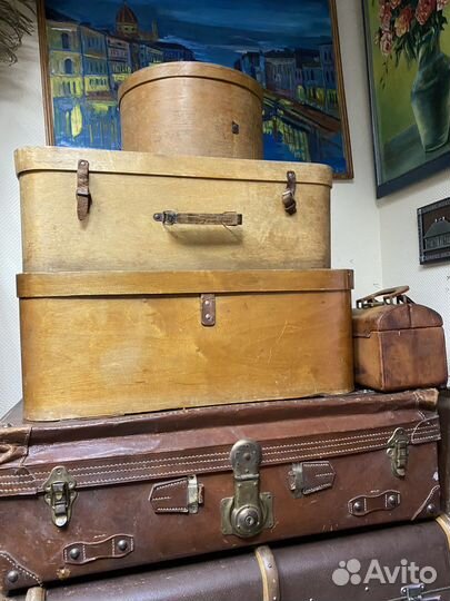 Старинные антикварные сундуки, чемоданы, ларцы