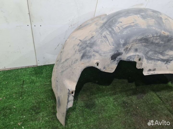 Подкрылок задний правый 7L6810972A Touareg 03-10 г