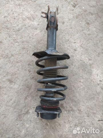 Стойка передняя Mazda Capella