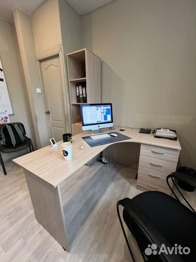 Продаю новый офисный стол 160*90(60)*76 см