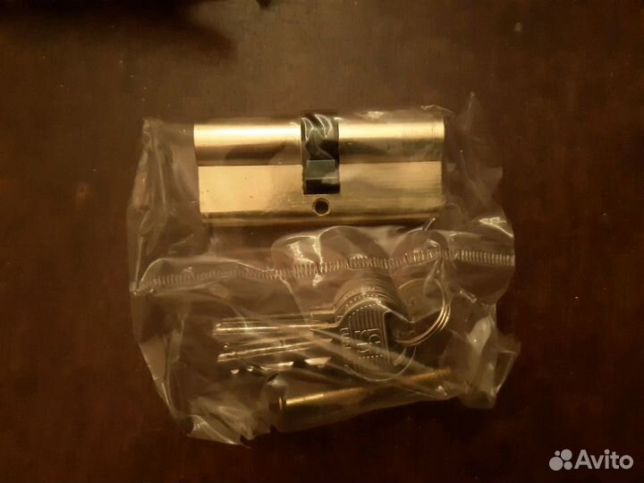 Дверная ручка с цилиндровым механизмом