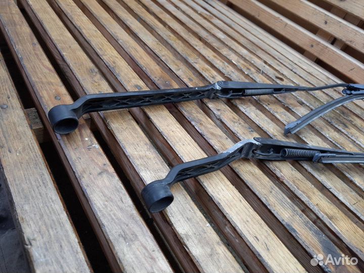 Поводок стеклоочистителя Mitsubishi Outlander CU2W