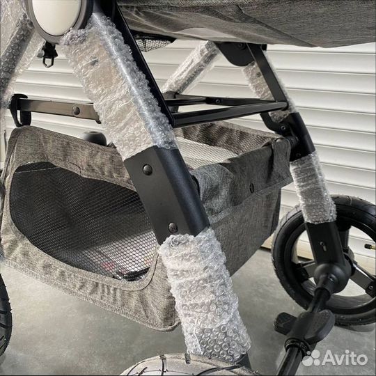 Коляска для новорождённых Luxmom