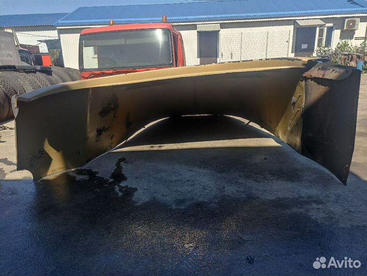 Спойлер кабины верхний Volvo (Вольво)