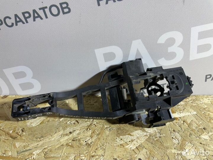 Кронштейн ручки двери наружной правый Ford Focus
