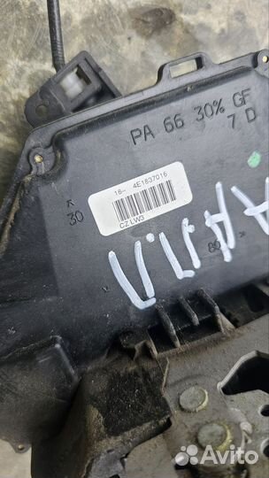 0130821764Замок двери передний правый Audi A8 D3