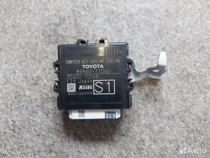 Блок управления светом Toyota Fortuner внедорожник