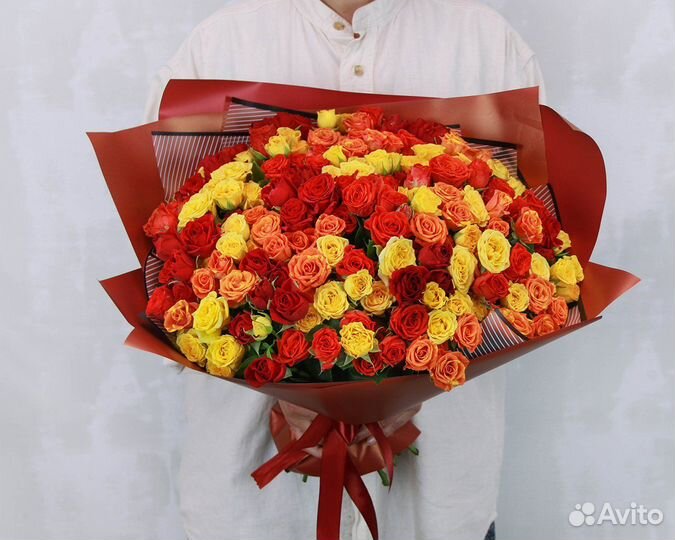 Букет из 51 кустовой розы яркий микс 40 см (Кения)