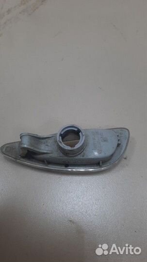 Повторитель указателя поворота белый правый в крыл