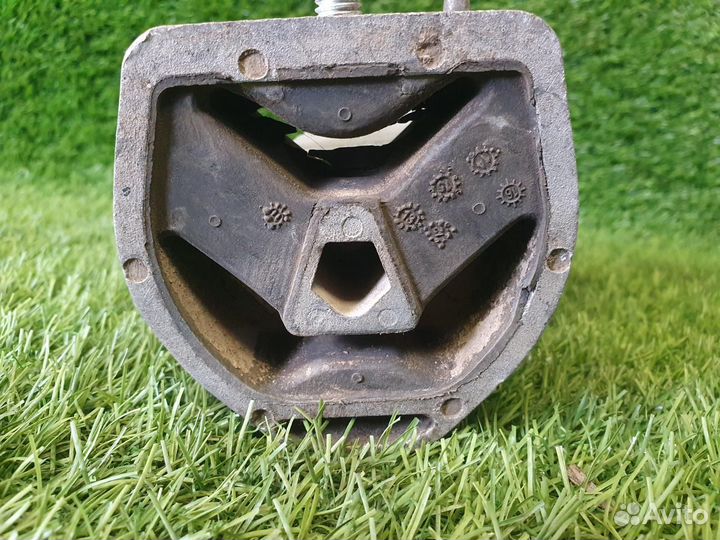 Подушка двигателя опора двс Skoda Superb B AWT