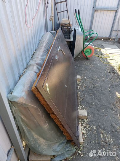 Дверь входная металлическая