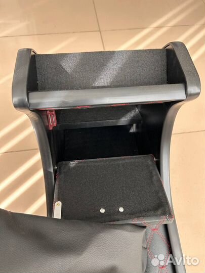 Консоль ГАЗель Бизнес экокожа стеганая черная, кра