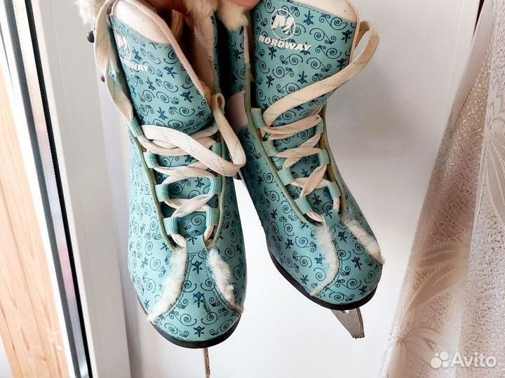 Ледовые фигурные коньки 38