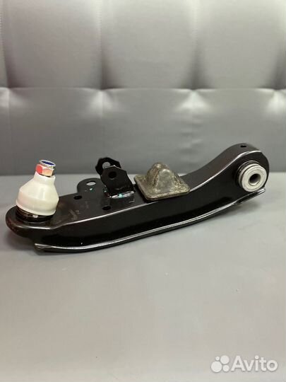 Рычаг подвески передней нижний левый MI-226