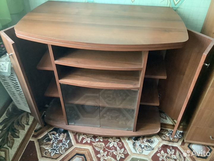 Тумба под телевизор. Шкаф. Стол