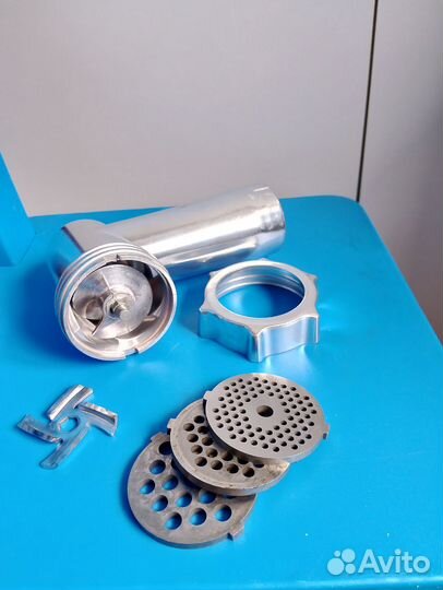 Мясорубка StarWind SMG2481