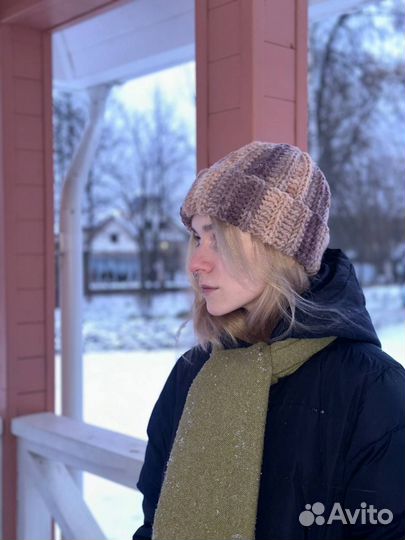 Женская шапка ручной работы