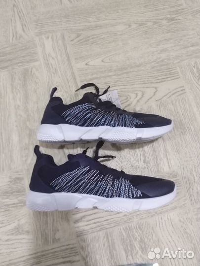 Кроссовки мужские новые р 41