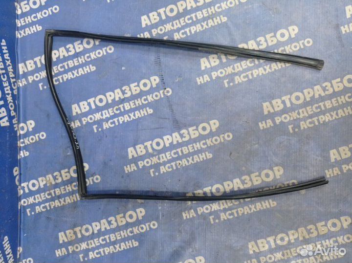 Уплотнитель стекла двери Mitsubishi Pajero 3