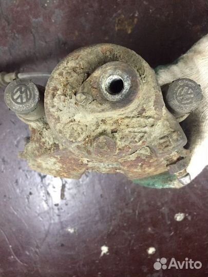 Суппорт передний фольксваген гольф 5