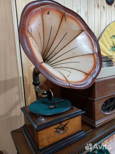 Граммофон Phrynis, модель Sterling, Швейцария