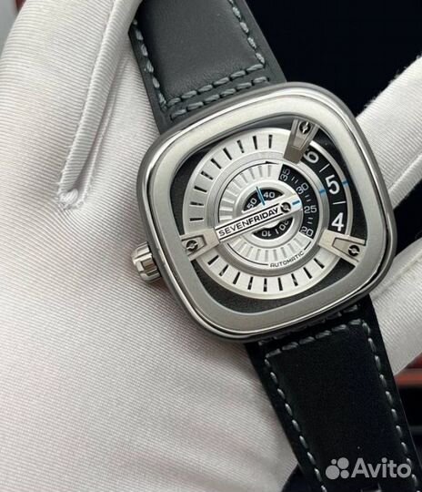 Красивые мужские часы SevenFriday