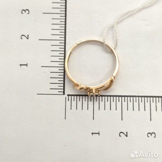 Кольцо с природным камнем Золото