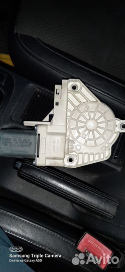 Мотор правого переднего стеклоподъёмника