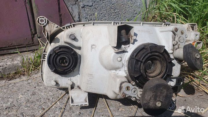 Toyota hiace фара