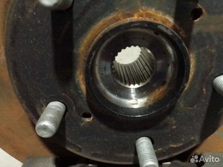 Ступица передняя Toyota Voxy /Noah