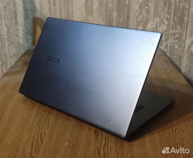 Honor magicbook x 15 i3-10110u