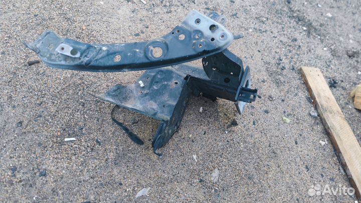 Суппорт фары правый mitsubishi outlander xl