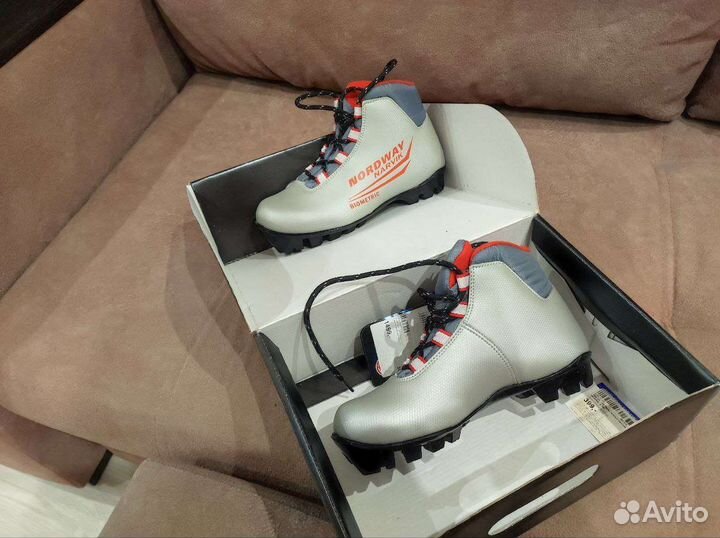 Лыжные ботинки