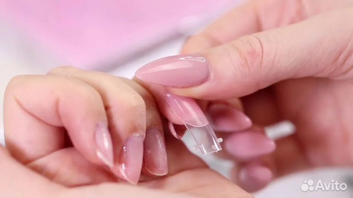 Модель на наращивание ногтей