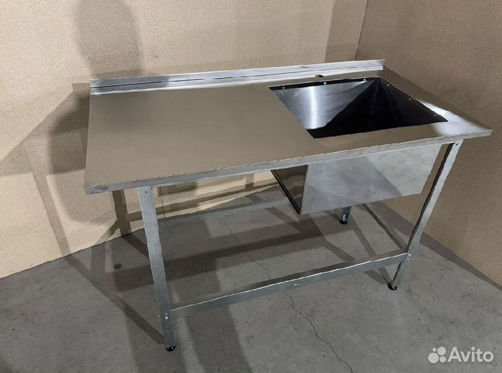 Стол с мойкой