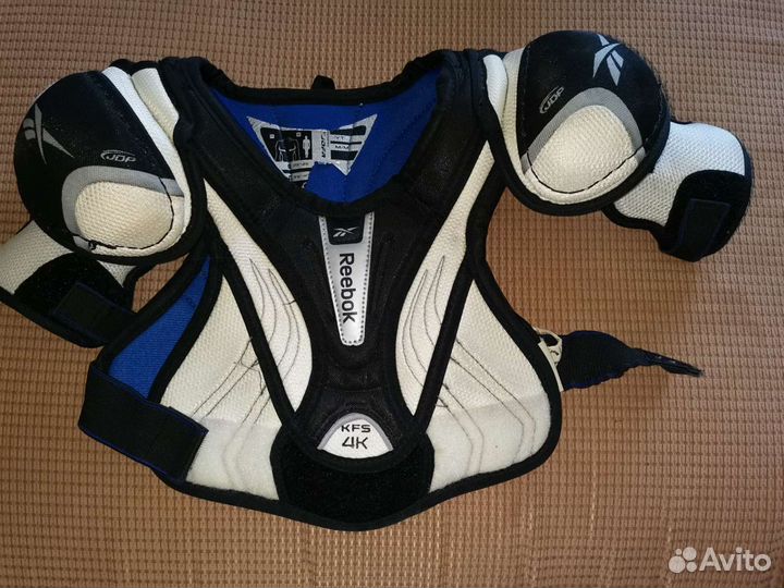 Нагрудник хоккейный Reebok jr