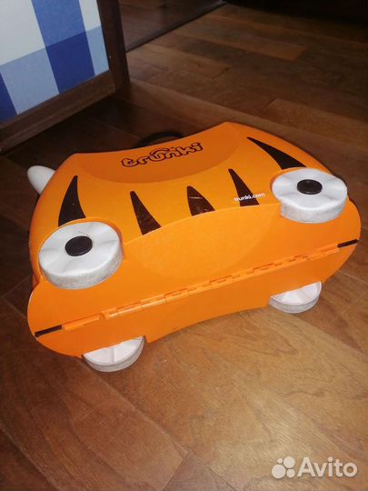 Детский чемодан на колесиках Trunki