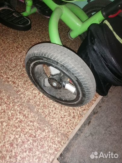 Трехколесный велосипед с ручкой