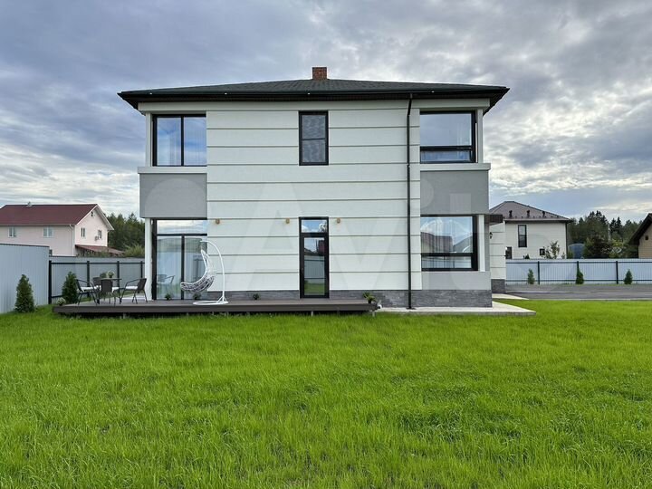 Дом 261 м² на участке 9 сот.