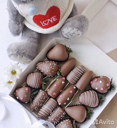 Клубника и бананы в шоколаде