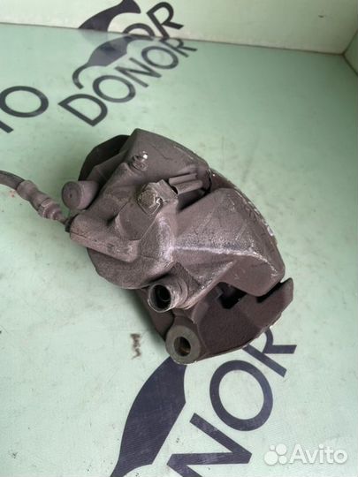 Суппорт передний левый Volkswagen Touareg 7L