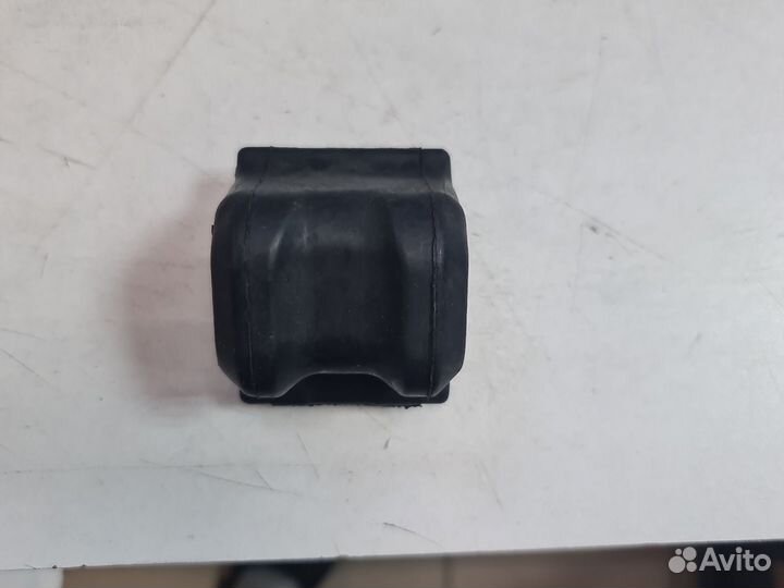 Втулка стабилизатора переднего febest TSB-ZZE150L