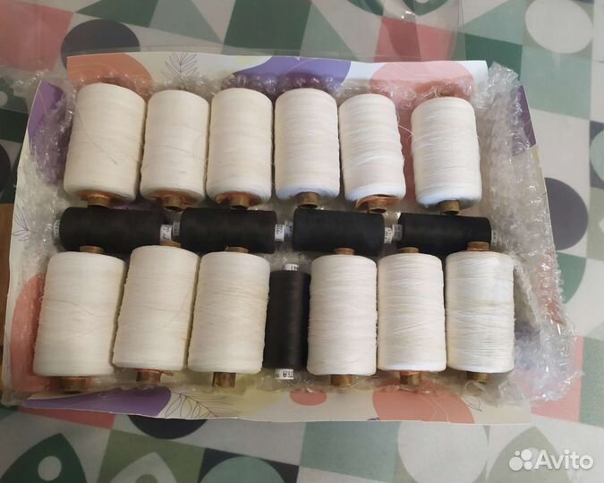 Катушки ниток:12белые(35лп) +5чёрные(coats)