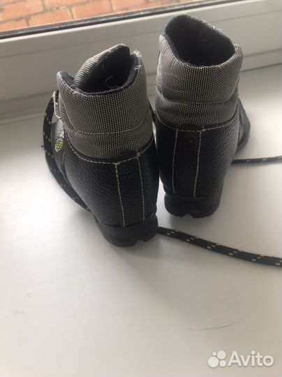 Лыжные ботинки