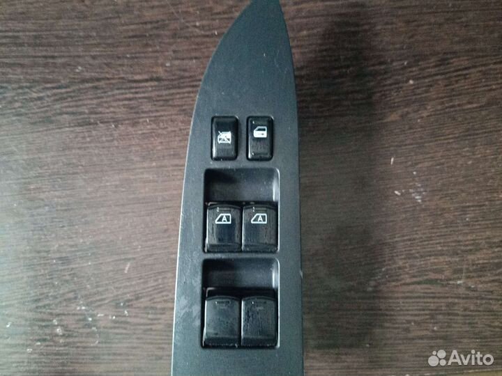 Блок стеклоподъёмника на Инфинити