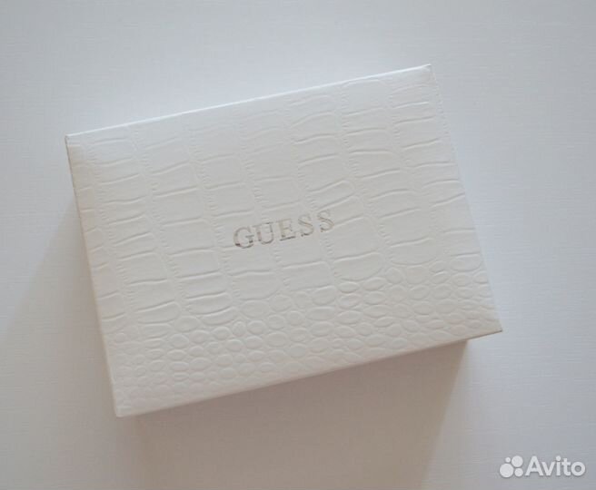 Женские часы Guess